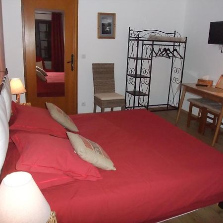Le Domaine Du Grand Cellier Chambres D'Hotes En Savoie Tournon Ruang foto