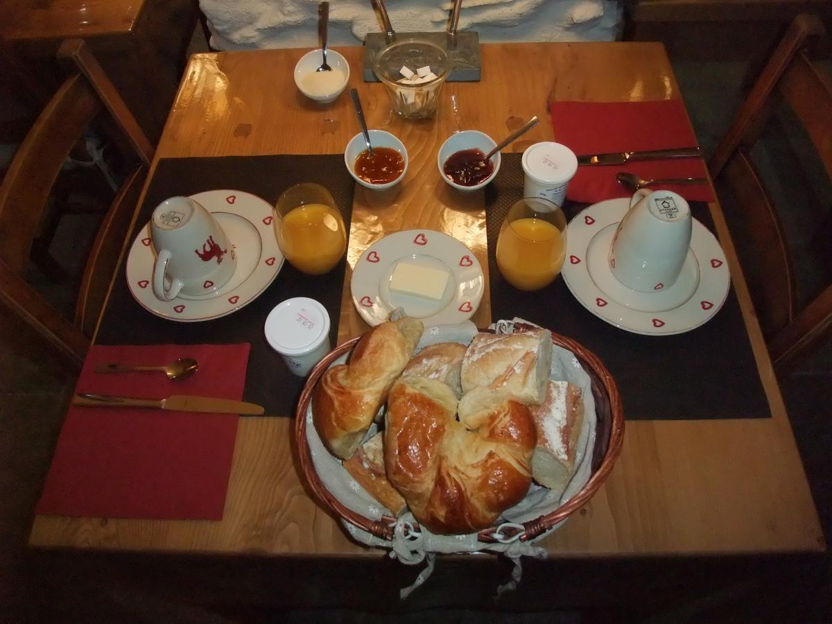 Le Domaine Du Grand Cellier Chambres D'Hotes En Savoie Tournon Bagian luar foto